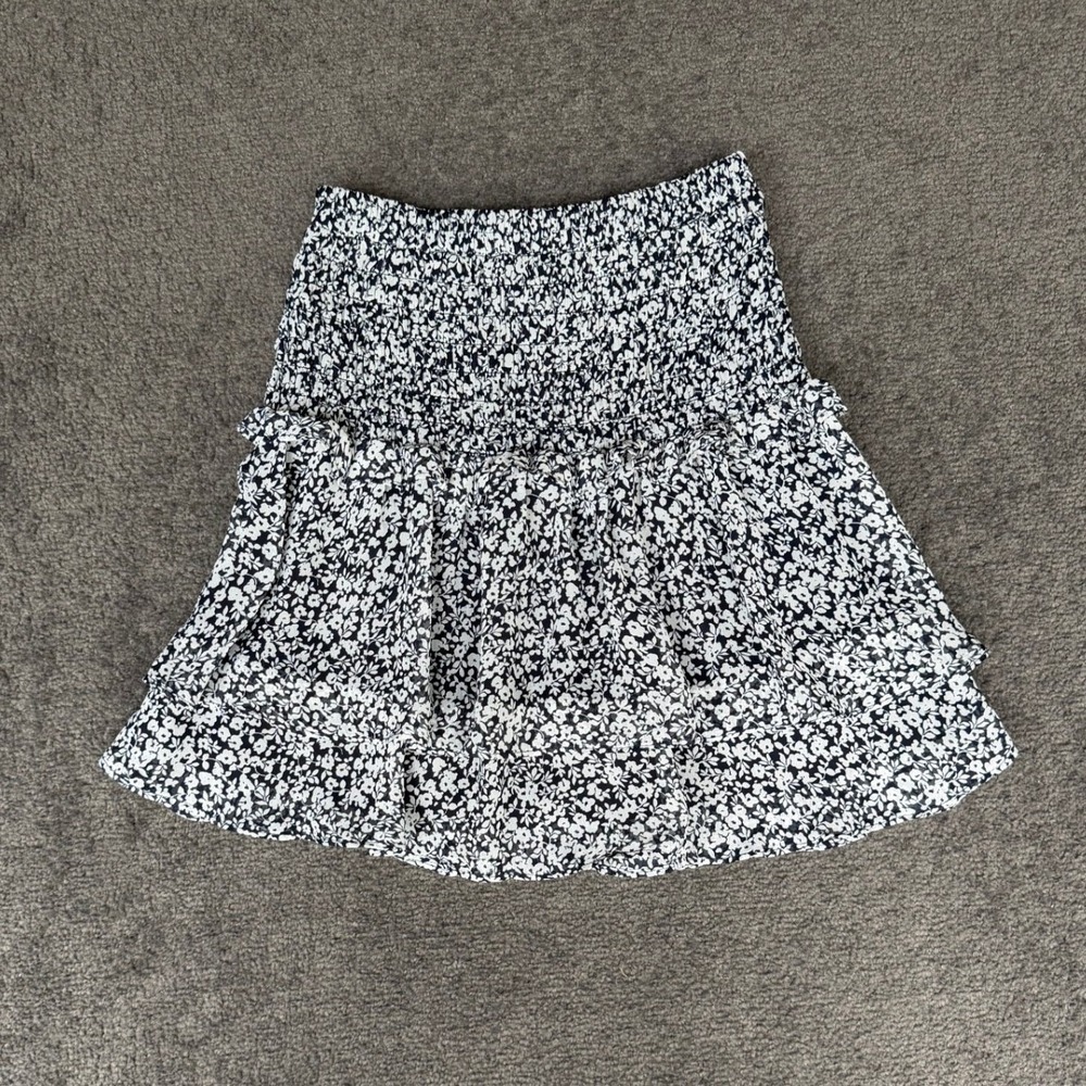 Sienna Sky Floral Mini Skirt Smocked Tiered Ruffle Black‎ White 02CS198 Womens M
